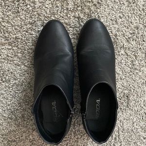 Soda Black Booties